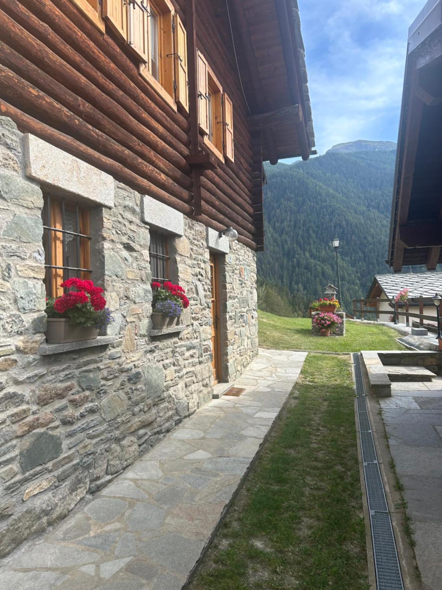 Affittacamere Monolocale Di Montagna Gressan Esterno foto